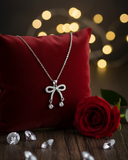 COLLIER NŒUD AVEC PIERRES PENDANTES